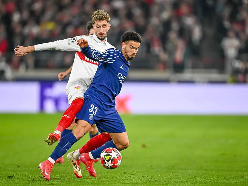 Zaïre-Emery avec le PSG contre Stuttgart