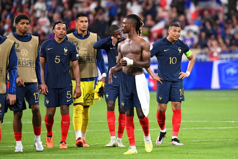 Wesley Fofana (à gauche) avec la France