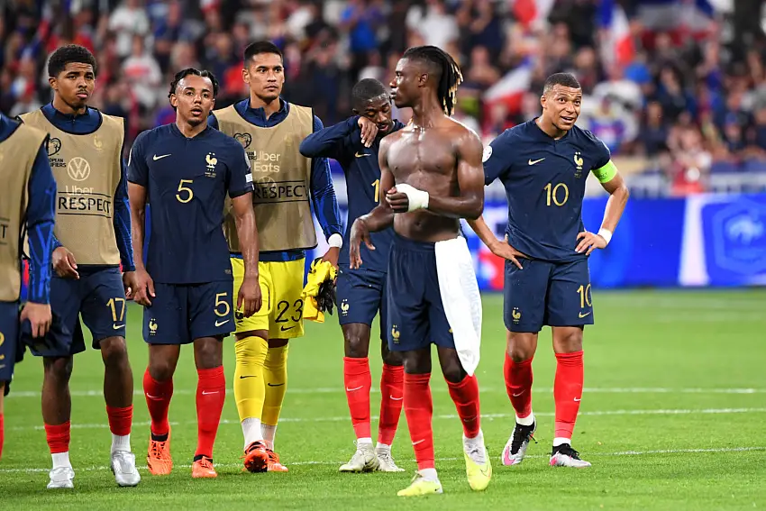 Wesley Fofana (à gauche) avec la France