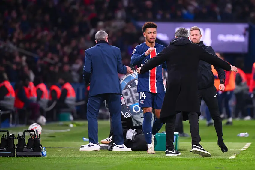 Luis Enrique et Désiré Doué avec le PSG