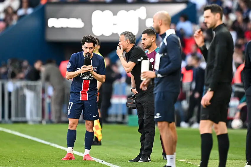 Vitinha avec le PSG contre Aston Villa