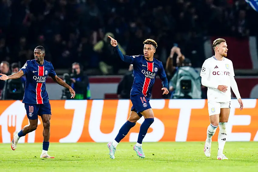Désiré Doué avec le PSG après son but contre Aston Villa