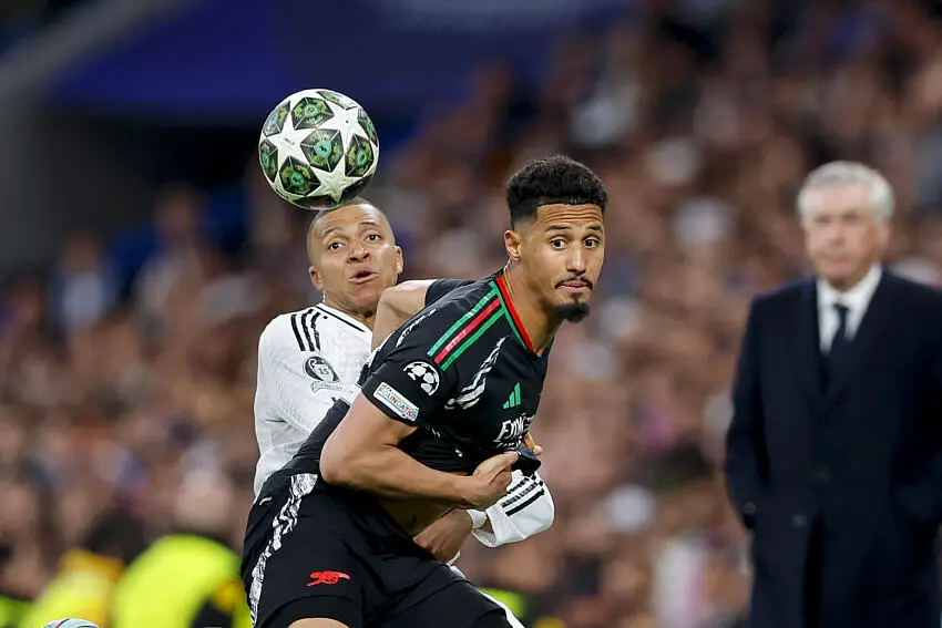 Mbappé et Saliba lors de Real Madrid / Arsenal