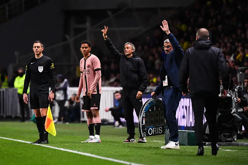 Luis Enrique avec le PSG contre Nantes