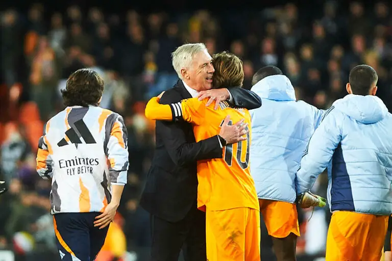 Carlos Ancelotti et Luka Modric avec le Real Madrid