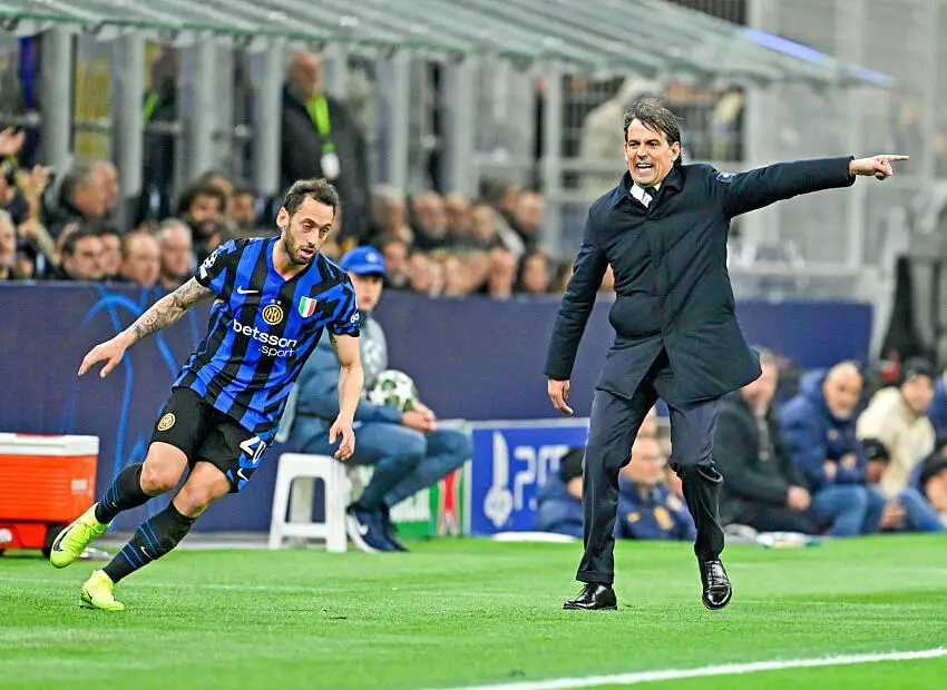 Simone Inzaghi et Çalhanoğlu avec l'Inter Milan