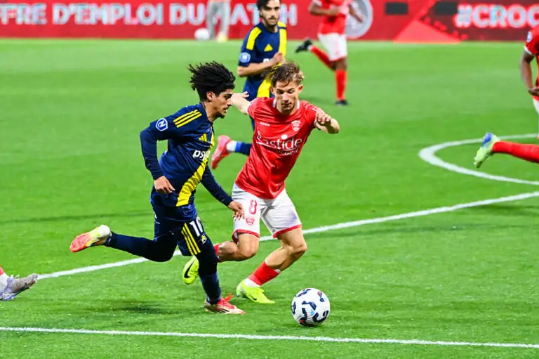 Yassine Benhattab avec Aubagne