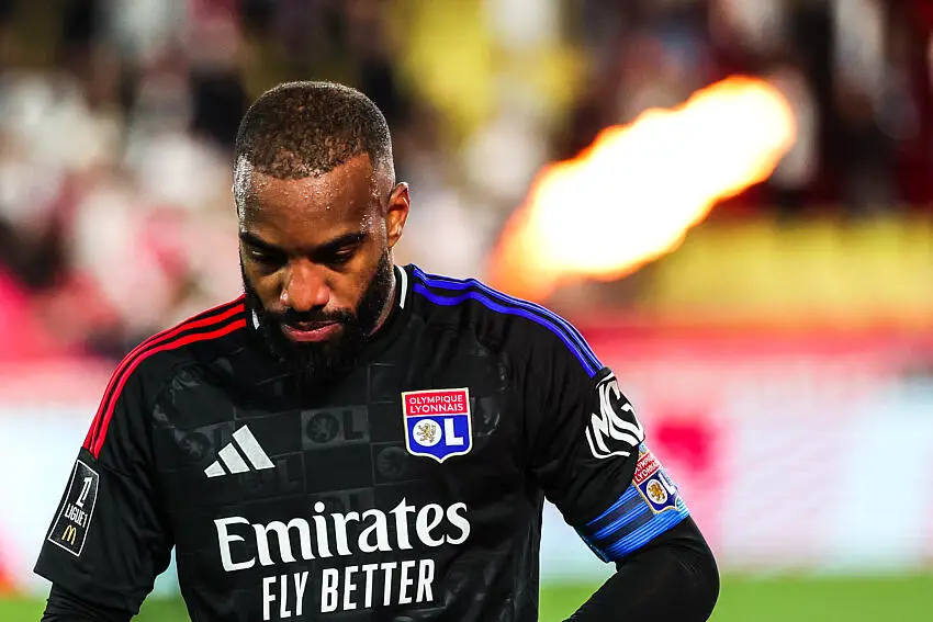 Alexandre Lacazette avec l'OL face à Monaco