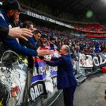 Barnard Lacombe avec les supporteurs de l'OL