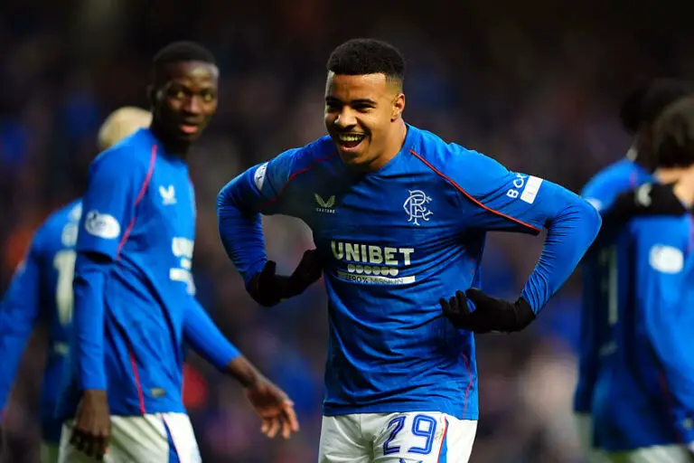 Hamza Igamane avec les Rangers