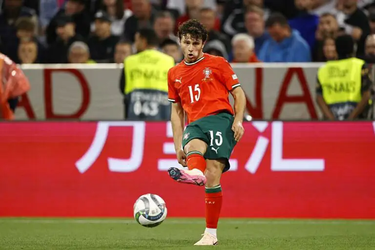 João Neves avec le Portugal contre l'Allemagne