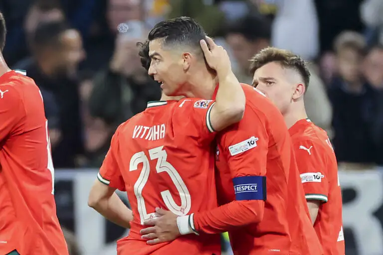 Cristiano Ronaldo avec Vitinha lors d'Allemagne - Portugal