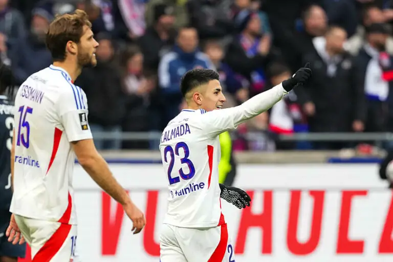 Thiago Almada avec l'OL