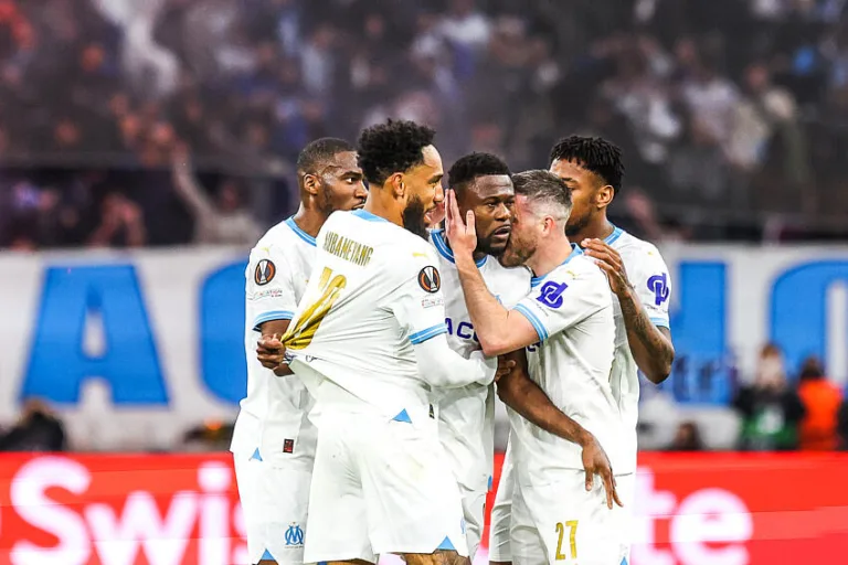 Chancel Mbemba et les joueurs de l'OM contre l'Atalanta en 2024