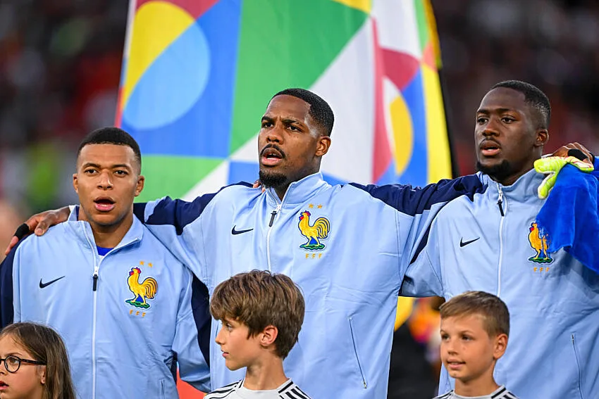 Mbappé avec Maignan et Konaté chez les Bleus