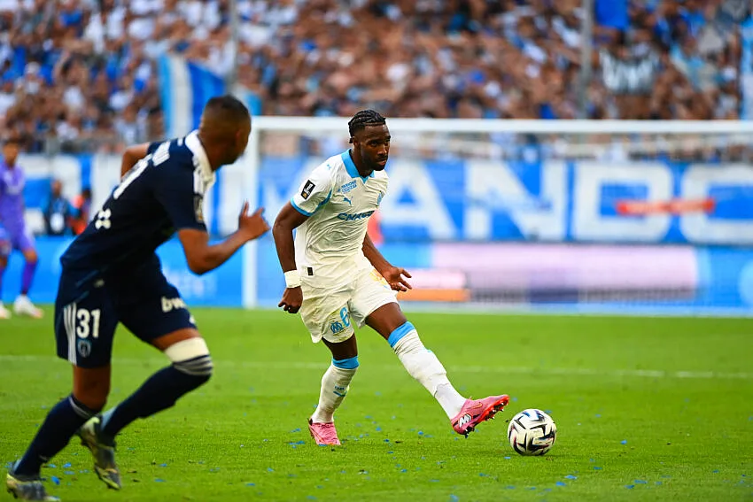 Ulisses Garcia avec l'OM contre le Paris FC