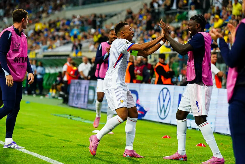 Kylian Mbappé avec les Bleus, après son but contre l'Ukraine