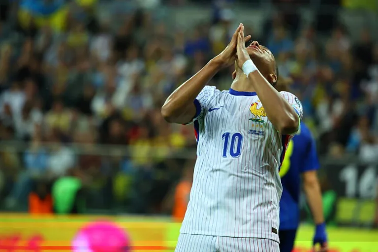 Kylian Mbappé avec les Bleus contre l'Ukraine