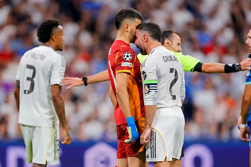 Real Madrid - OM : "Je n'ai pas exagéré", assure Rulli après le coup de  tête de Carvajal - Sport.fr