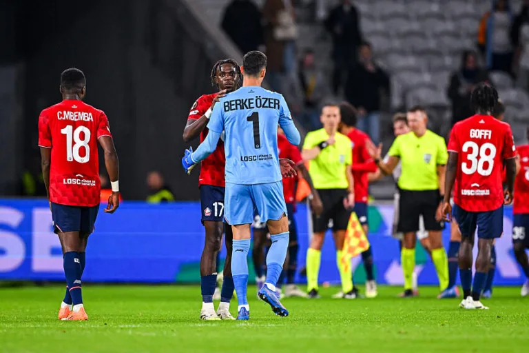 Berke Özer avec le LOSC contre Brann