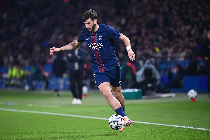 Khvicha KVARATSKHELIA avec le PSG