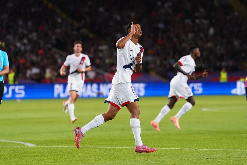Senny Mayulu avec le PSG contre le Barça