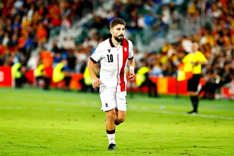 Zuriko Davitashvili, l'attaquant de l'ASSE avec la Géorgie, contre l'Espagne