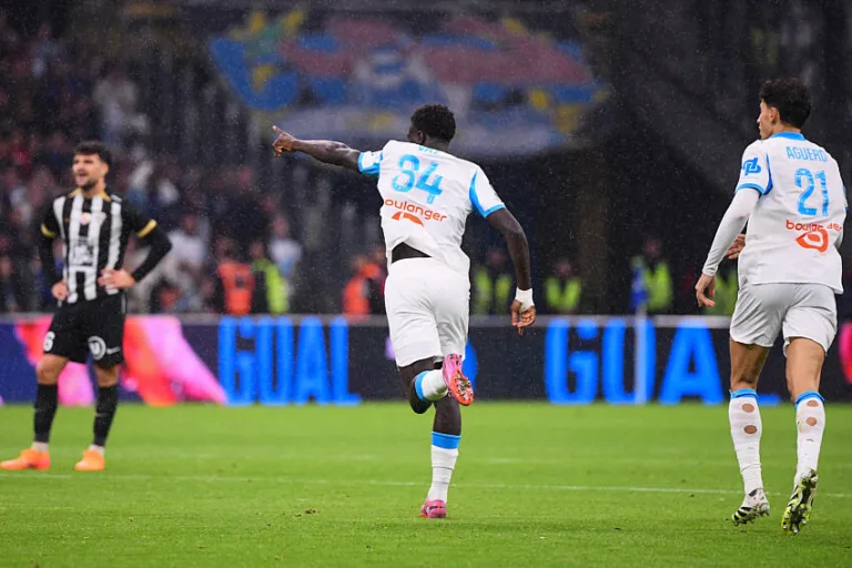 Robinio Vaz avec l'OM contre Angers