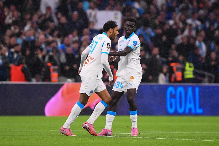 Vaz et Aubameyang avec l'OM contre Auxerre