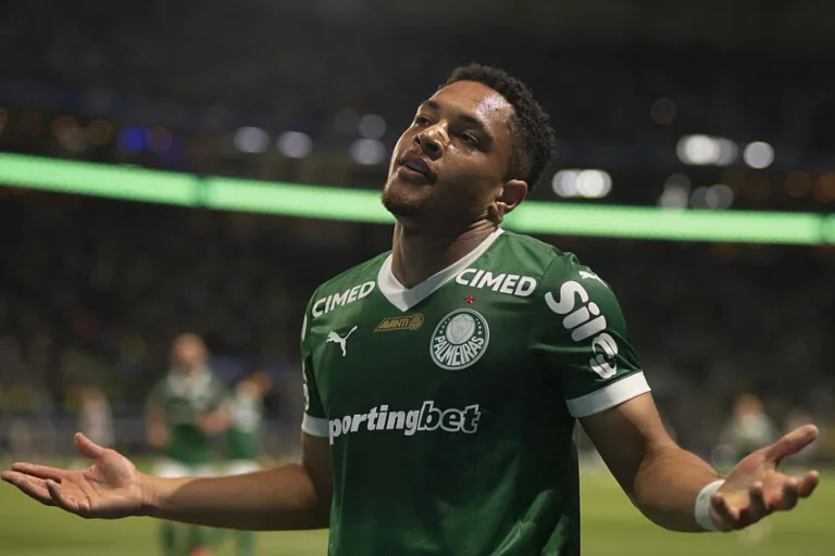 Vitor Roque avec Palmeiras