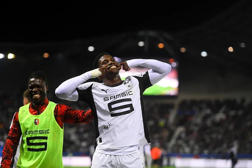 Embolo lors de Paris FC / Rennes
