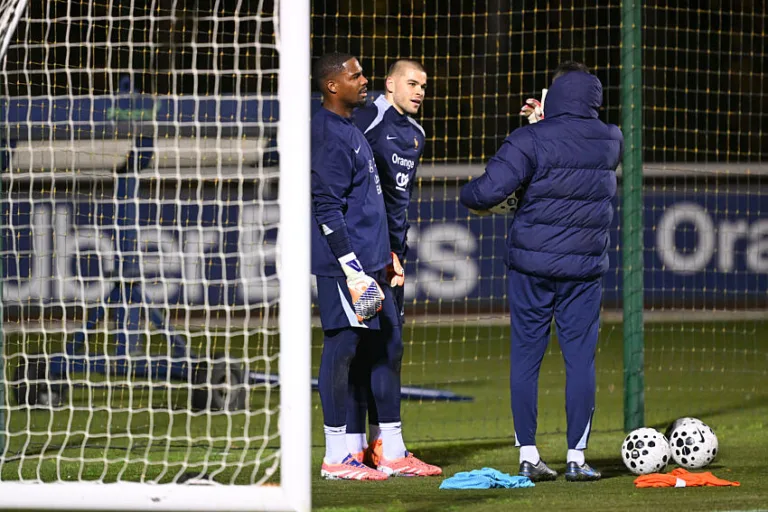 Lucas Chevalier avec les Bleus