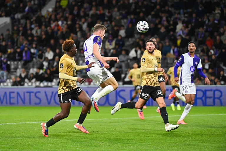 Charlie Cresswell en action avec le TFC