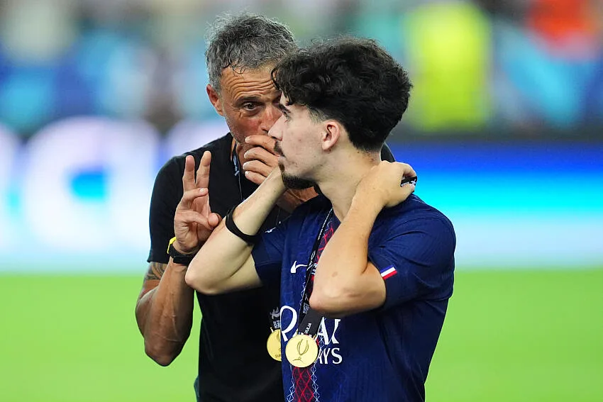 Vitinha avec Luis Enrique avec le PSG