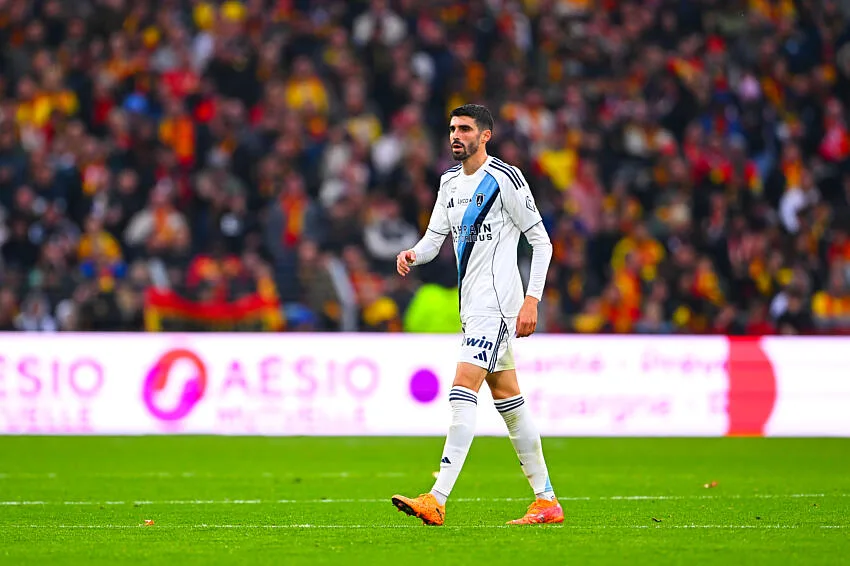 Pierre Lees-Melou avec le Paris FC