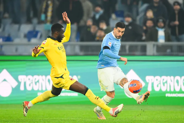 La Lazio Rome contre l'AC Milan