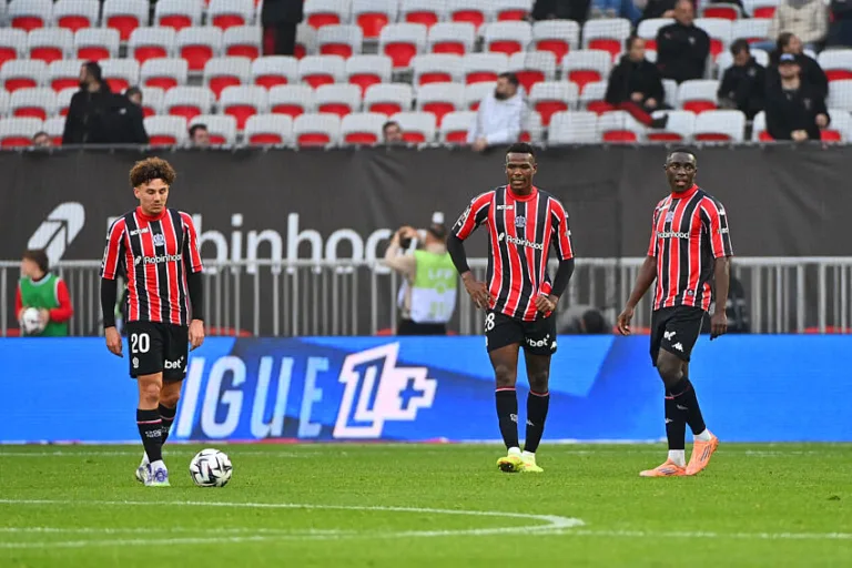 Tom Louchet avec l'OGC Nice contre Angers