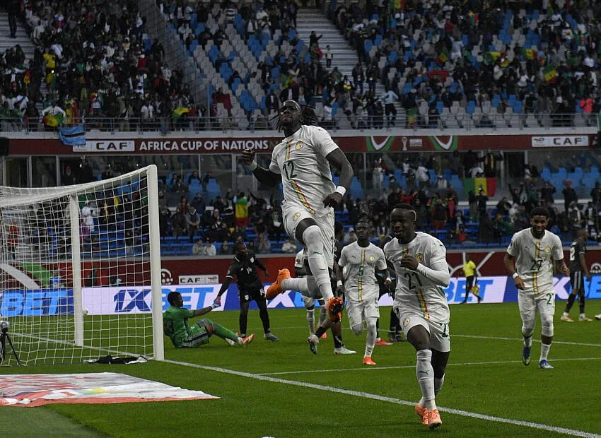 Pape Cherif Ndiaye et Ibrahim Mbaye (au loin) avec le Sénégal à la CAN 2025