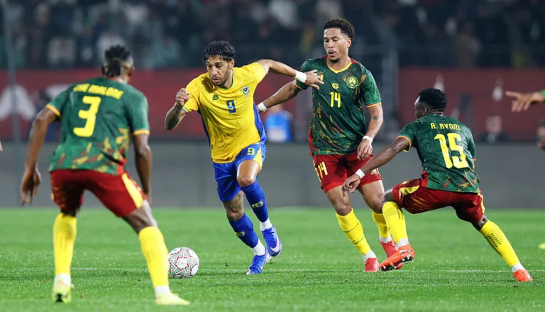 Pierre-Emerick Aubameyang avec le Gabon contre le Cameroun