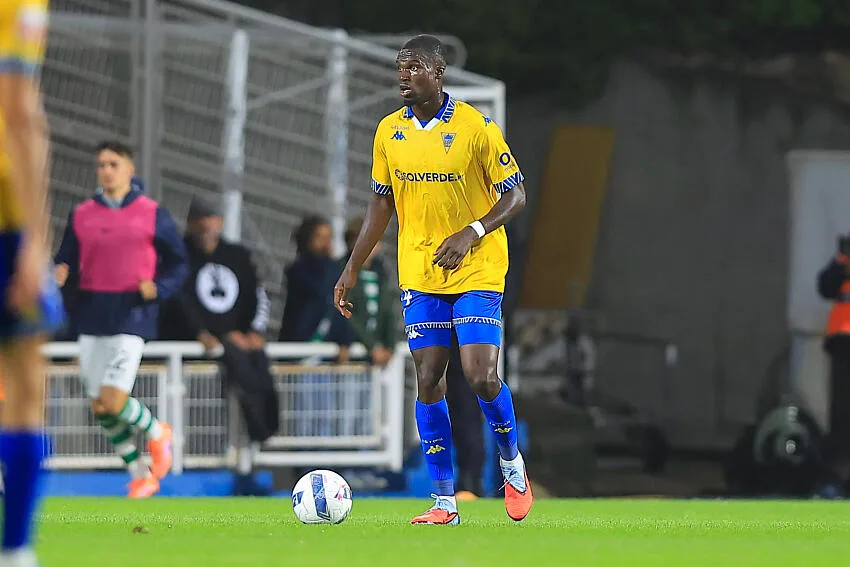 Paris FC attaque la défense d’Estoril : la piste Kevin Boma s’intensifie