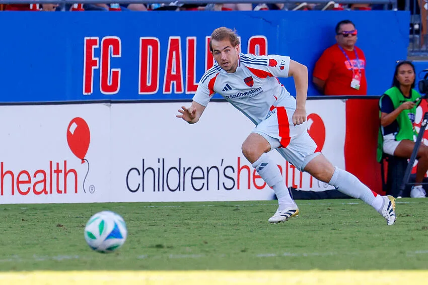 OL : un joueur pisté à Dallas pour prendre Textor à son propre jeu