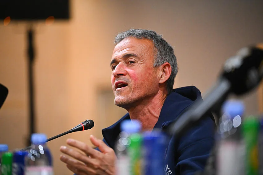 Sage et le RC Lens veulent « mettre la pression sur la pression » sur le PSG : Luis Enrique répond par un sourire