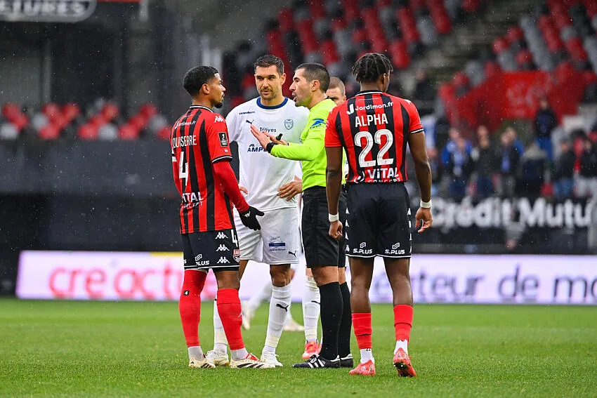 Supporters de l’ESTAC agressés à Guingamp : une soirée de football qui vire au cauchemar