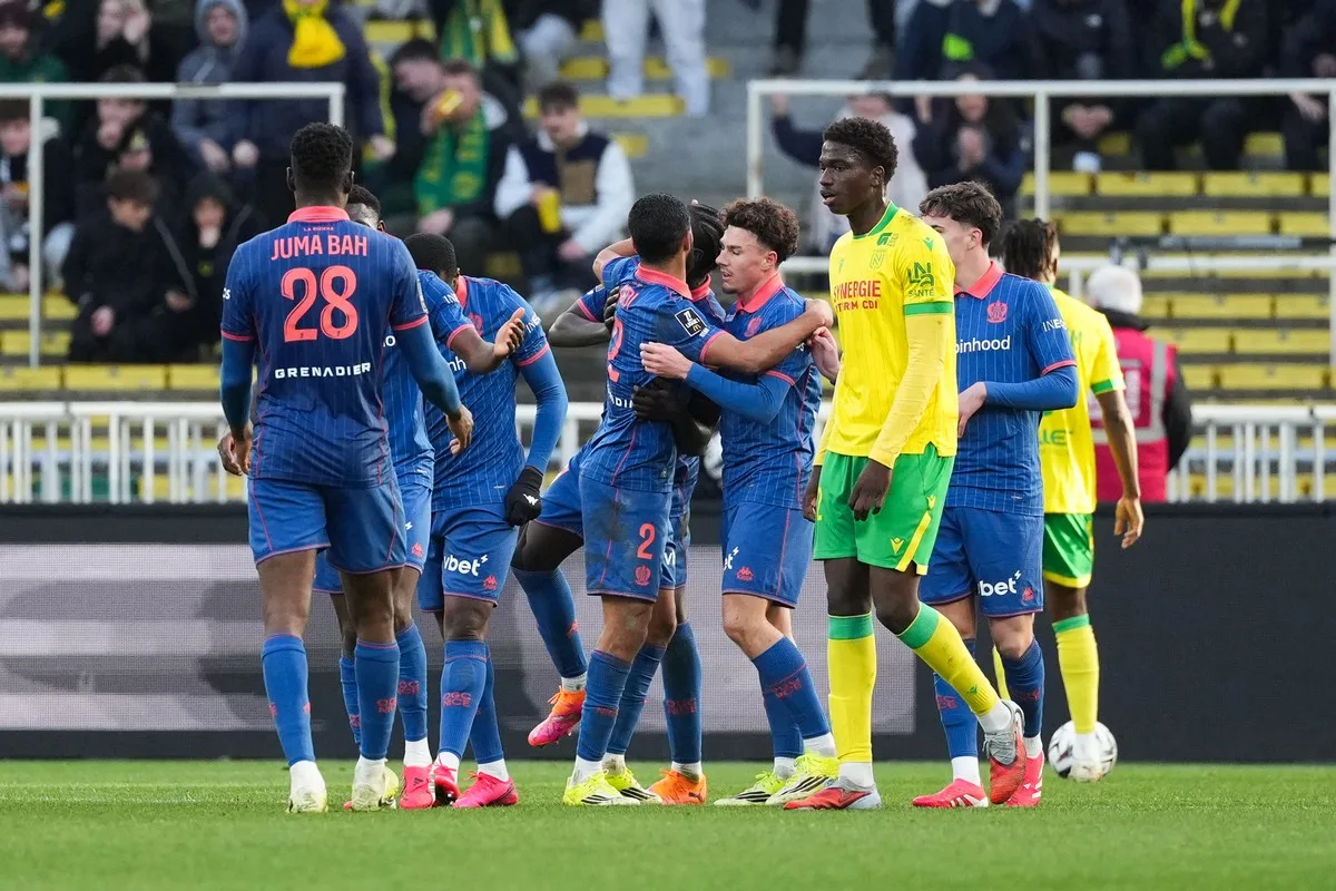 “On est en Ligue 2 !” : à Nantes, le désespoir des supporters devient un spectacle viral