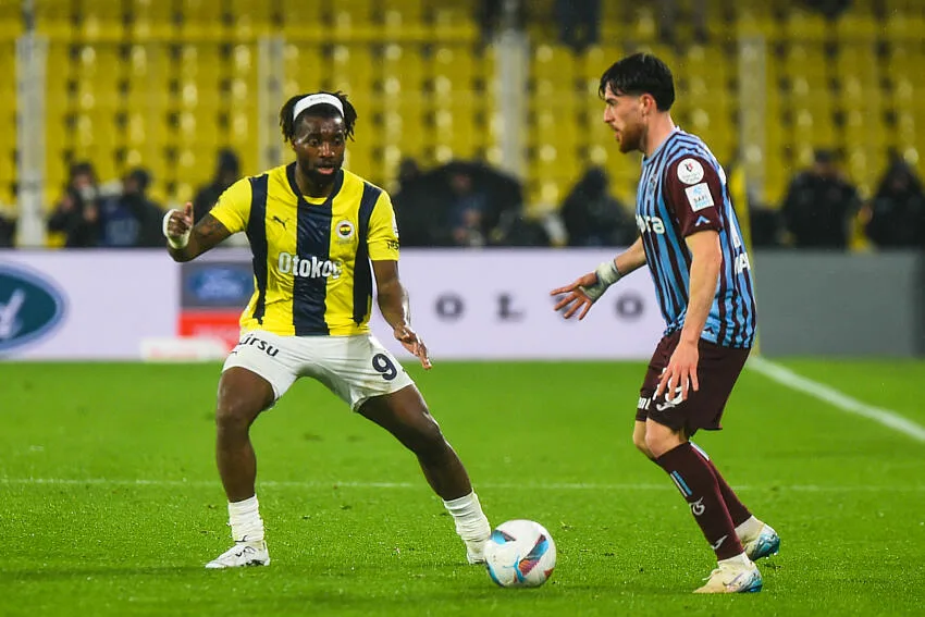 Saint-Maximin a signé au RC Lens pour fuire le racisme