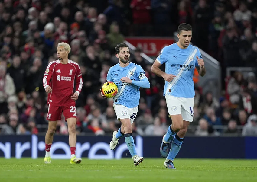 Manchester City : 8 clubs se battent pour Bernardo Silva