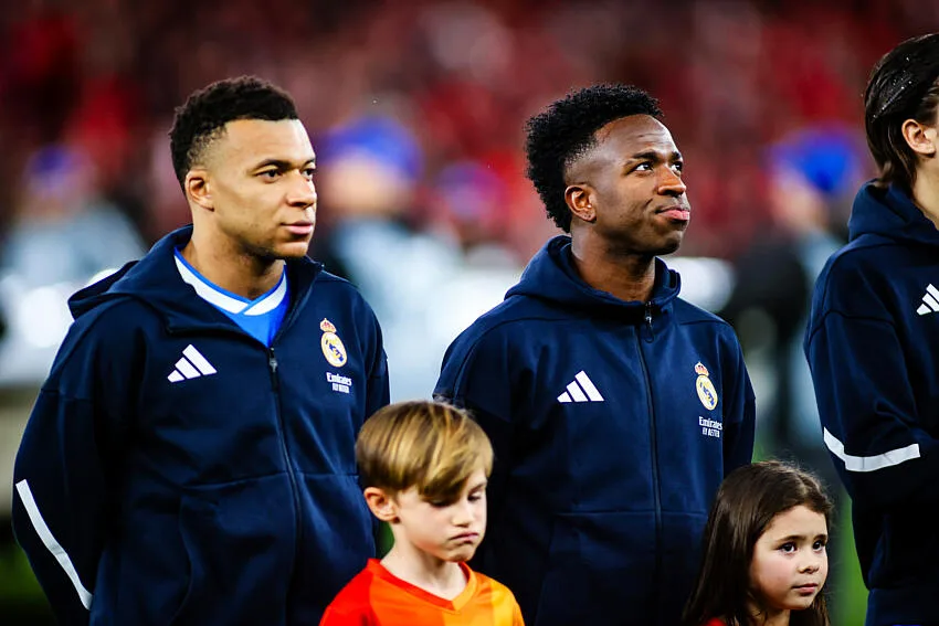Mbappé monte au front pour Vinicius : un message fort contre le racisme