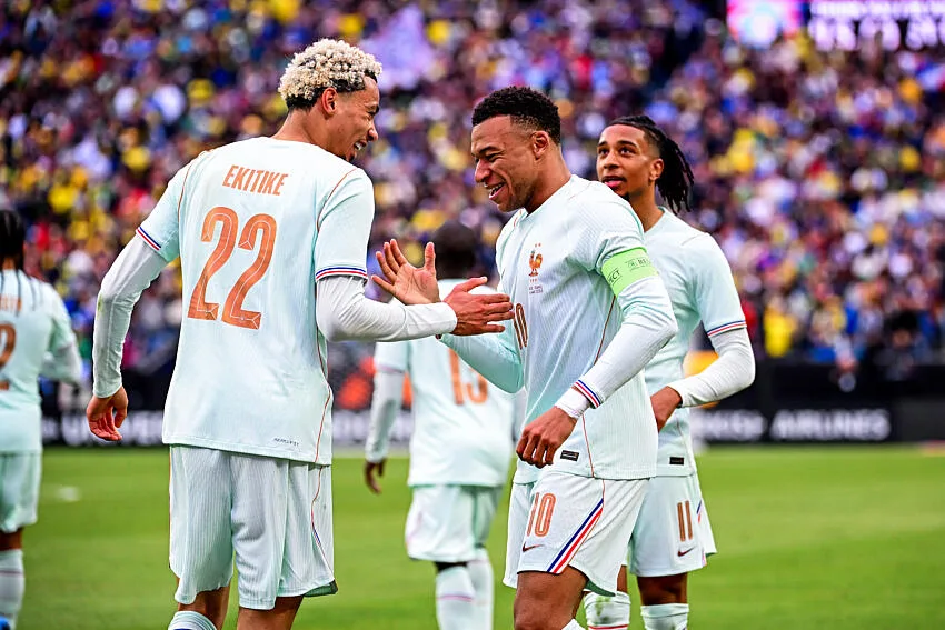 Real Madrid : un pote de Mbappé arrive pour remplacer Vinicius ?