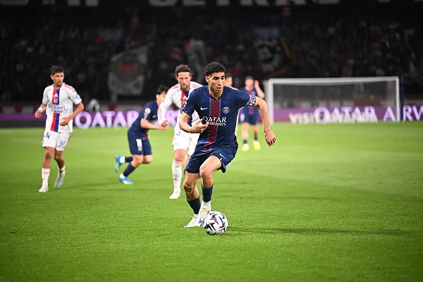 Hakimi recadre ce Lyonnais en plein match : « Qu’il joue au foot ... mais ça peut m’énerver »