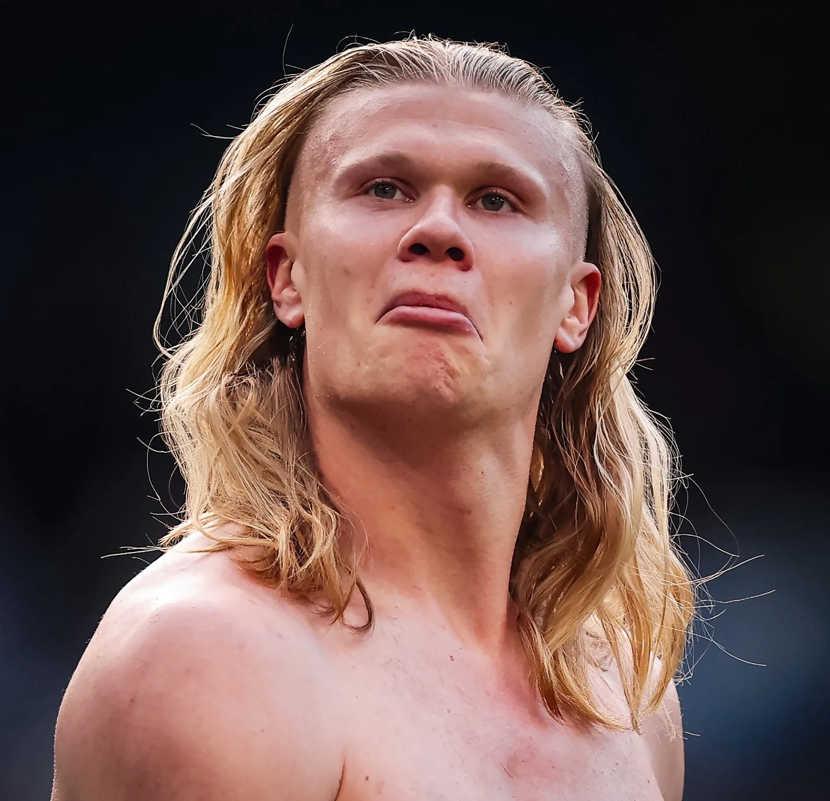 Haaland pose torse nu après la victoire de City sur Arsenal : la provoc, c’est son truc !